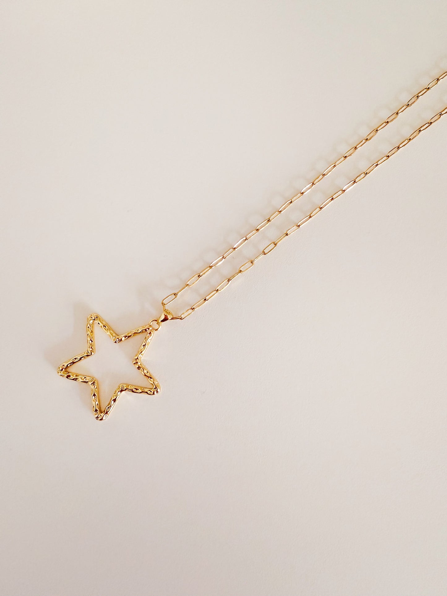 HAMMERED STAR NECKLACE